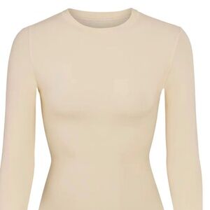 Skims fits everybody nude long sleeve t-shirt size M